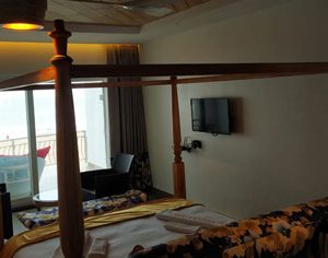 Four-poster bed in a Victoria Club Hotel guest room